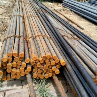 แถบเหล็กกล้าคาร์บอน 5 มม. ~ 200 มม. ASTM C45 S4c Ck45 ผิวโลหะผสมอ่อนเชื่อมแบบไม่มีรอยต่อ